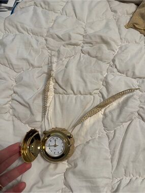 Harry Potter golden snitch clock